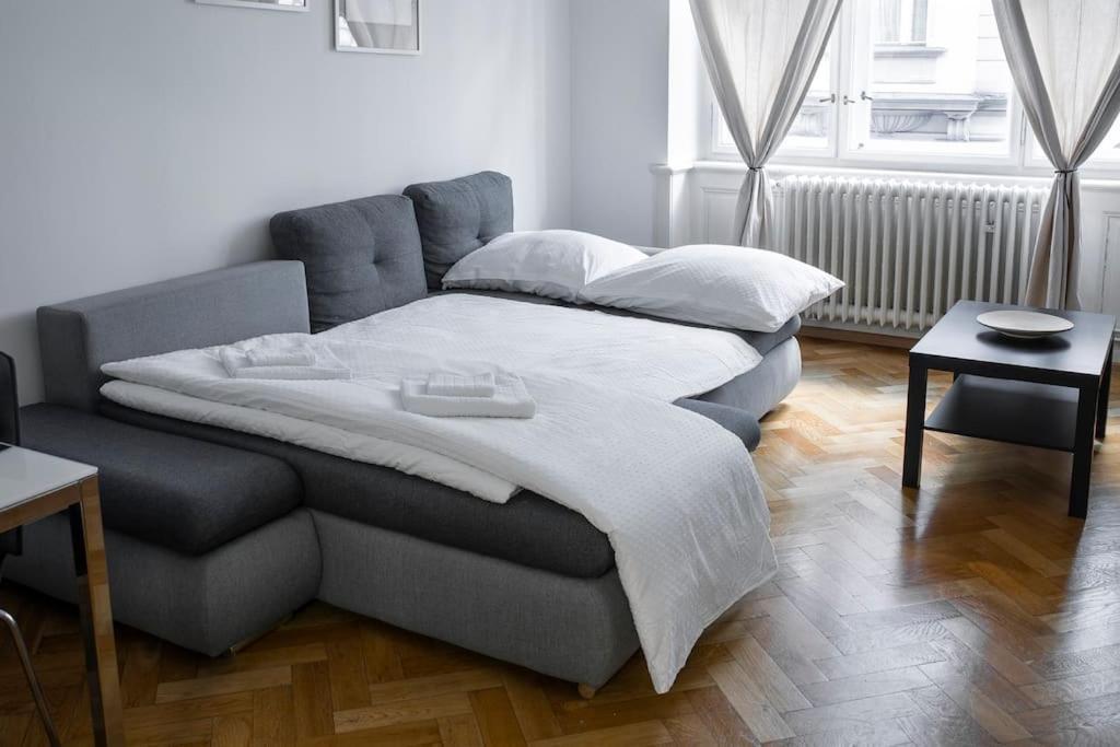 Prince Matyas Apartment Praag Buitenkant foto