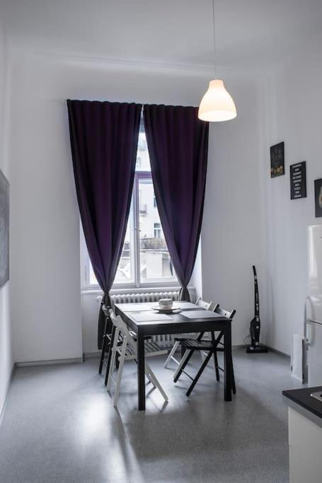Prince Matyas Apartment Praag Buitenkant foto